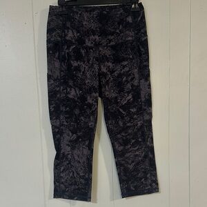 Black and Gray Patterned Leggings